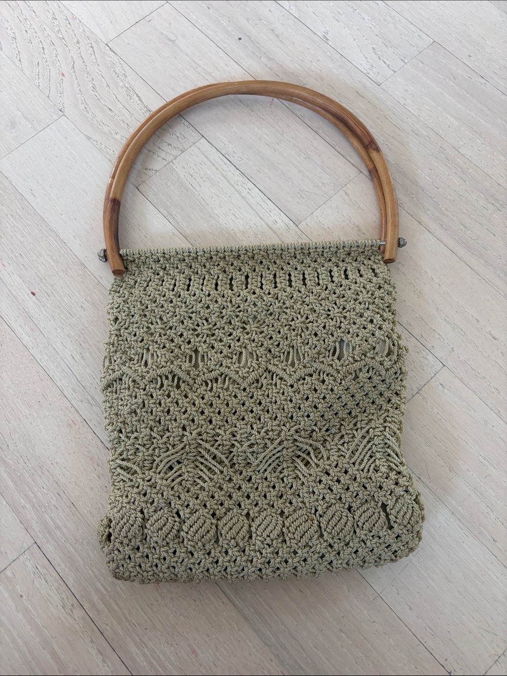 Vintage Handwoven cream/tan macrame Crochet Bag with Wooden Handles